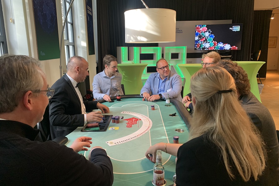 Pokern im Zeichen des Wasserstoffs: Die Initiative H2!Raum bringt Wissenschaft und Wirtschaft an einen Tisch.