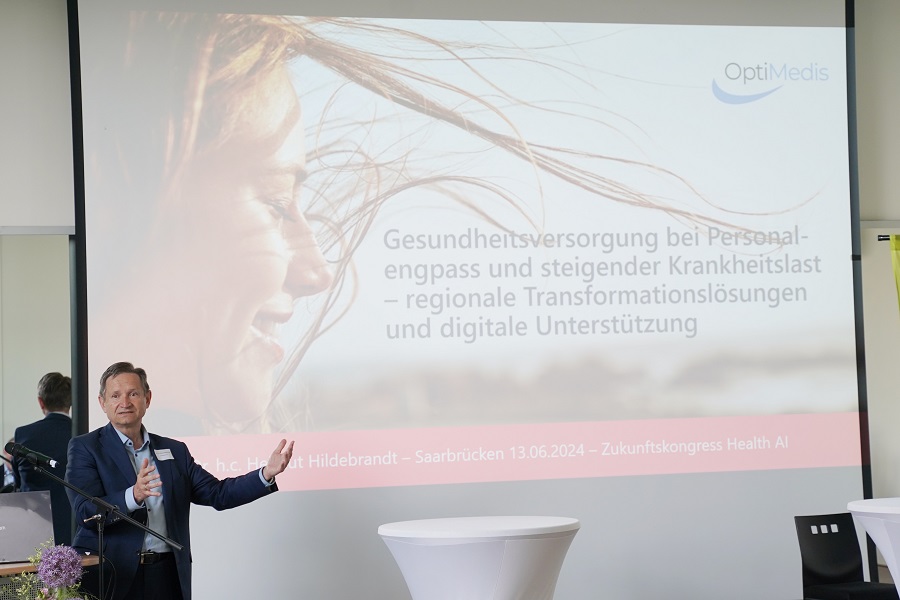 Dr. Helmut Hildebrandt stellt regionale Lösungen für die Gesundheitsversorgung vor.
