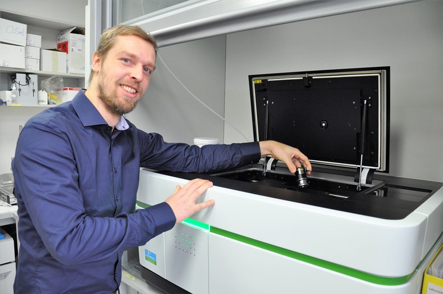 Sander Bekeschus am Scanner
