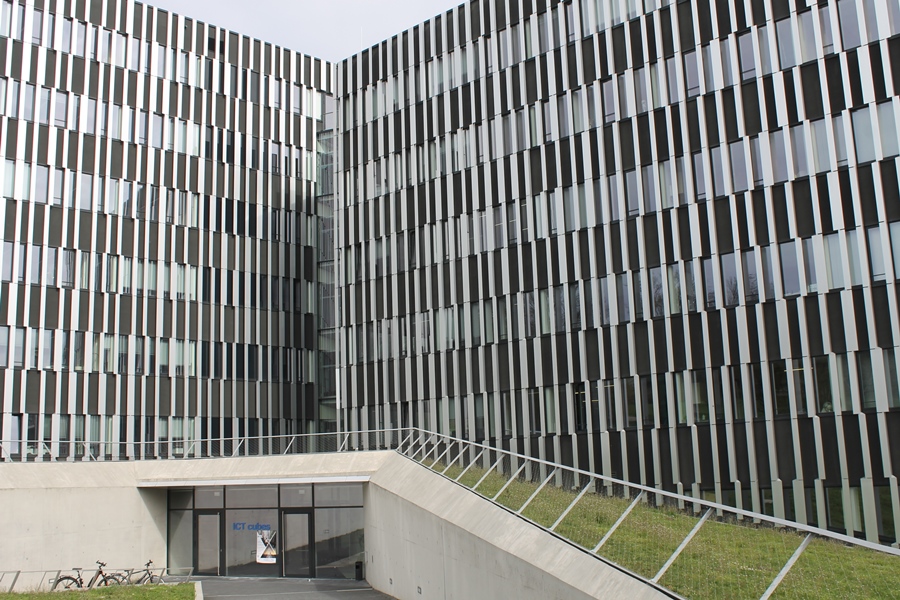 Frontalansicht der RWTH Aachen