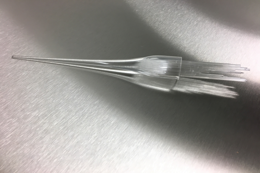 Nahaufnahme einer optischen Faser für Hochleistungsfaserlaser