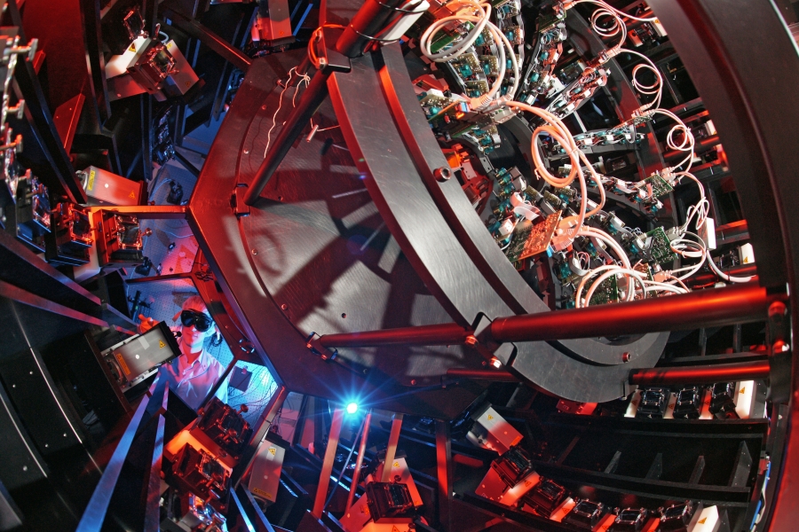 Blick in den Jenaer Polarys Laser